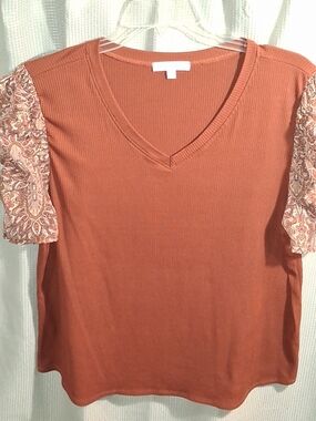 Women's Above And Beyond V-Neck Short Sleeve Top